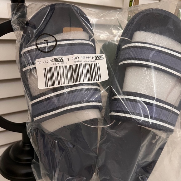 *VS/PINK DOUBLE STRAP PILLOW SLIDES* - Picture 4 of 4